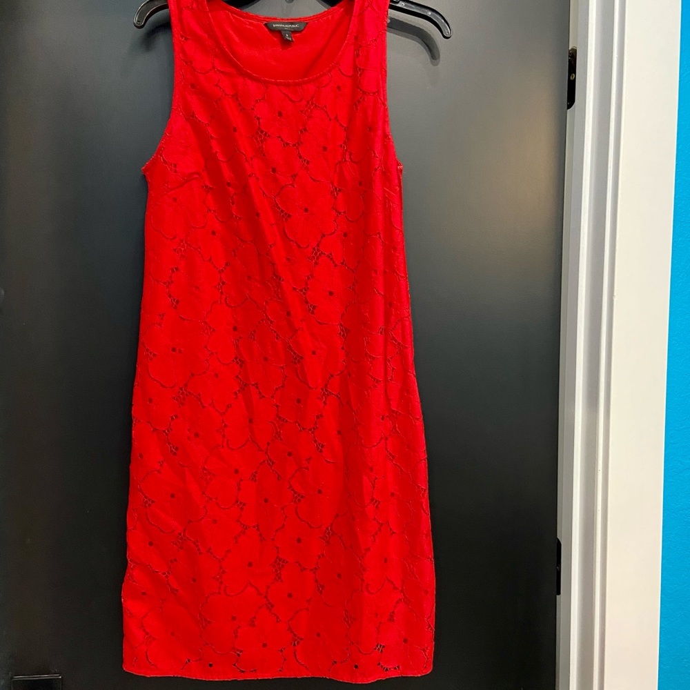 Banana Republic Size 8 Red Sleeveless Lace Overlay Dress